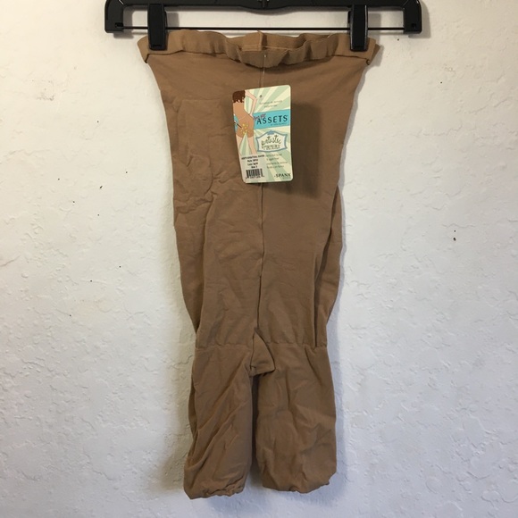 Assets by Sara Blakely Sensational Shapers Buff - Picture 5 of 9